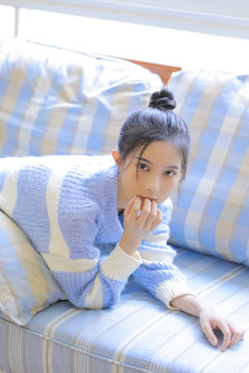 美女脱到一件不视频